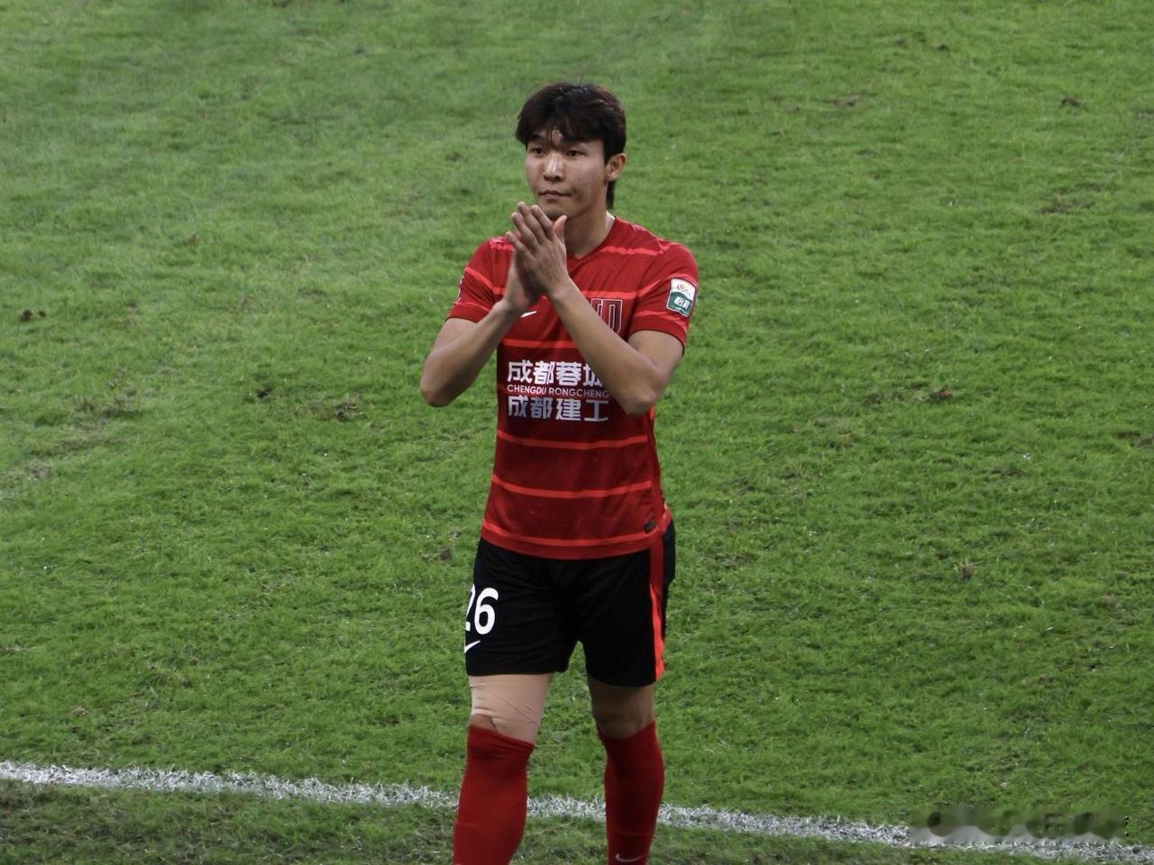 中超转会最后的疯狂---元敏诚…成都蓉城还是决定将中后卫出手了，他的下家将是中超