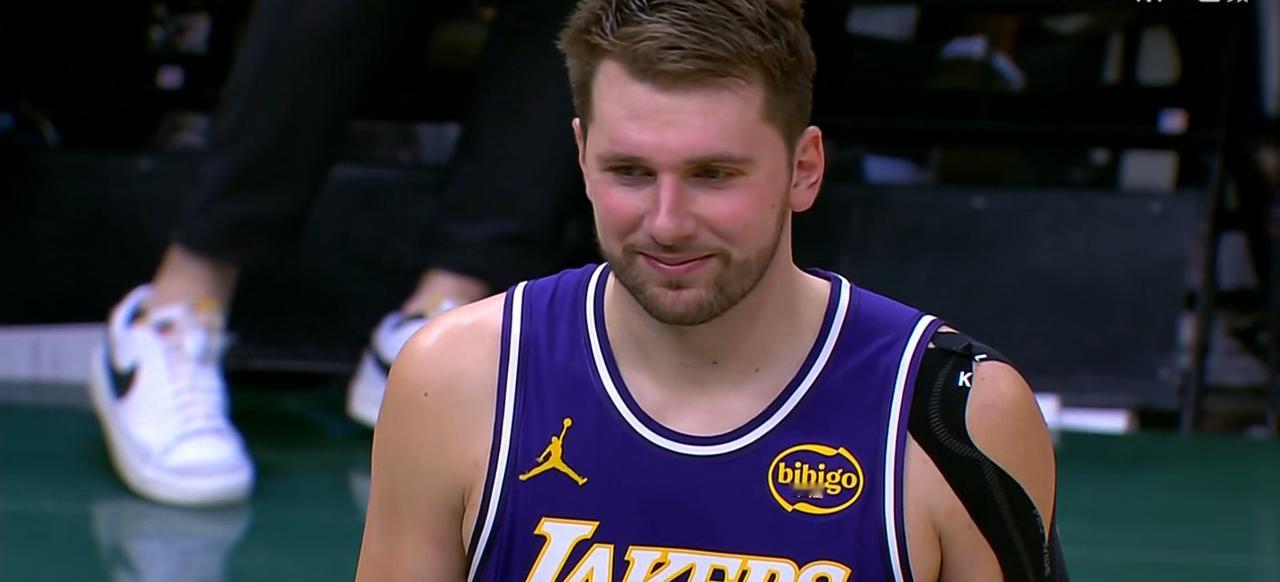 11月16日，在NBA 1场比赛中，湖人队以20多分大胜雄鹿队，他的战绩来到了七