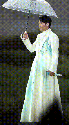 终于知道被同事背刺是什么感觉了，关键这个同事还是个“魔丸”！
凤凰传奇厦门站，本