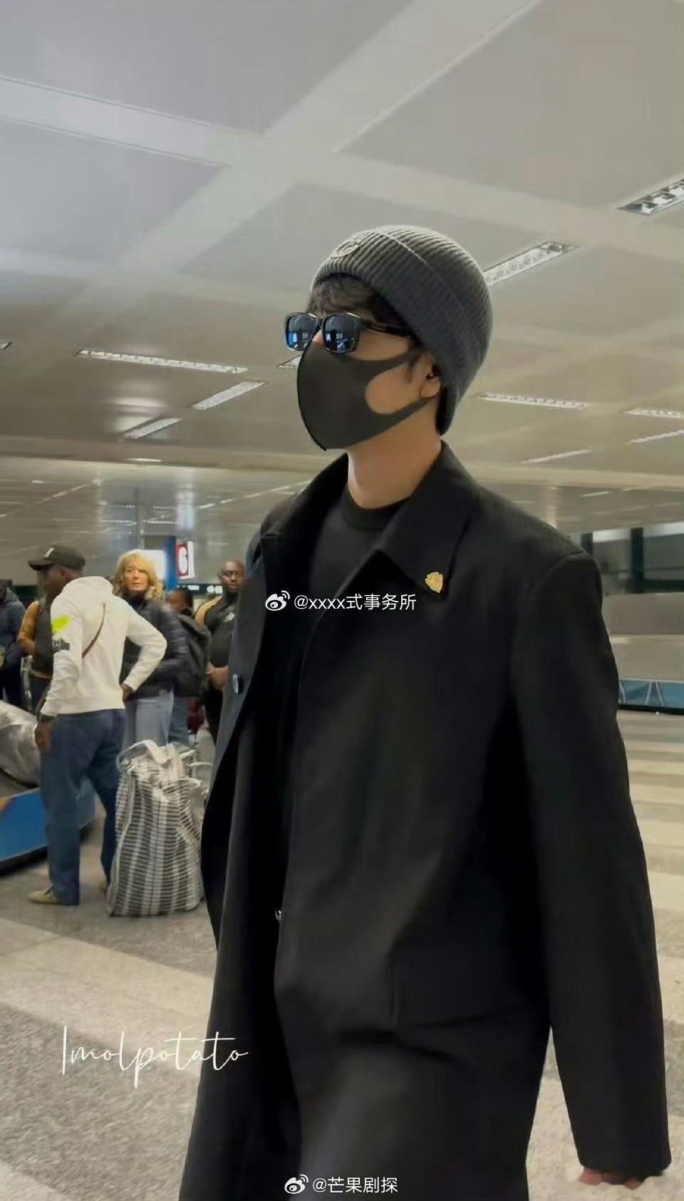 肖战戴冷帽肖战冷帽到达米兰 冷帽版肖战到米兰 