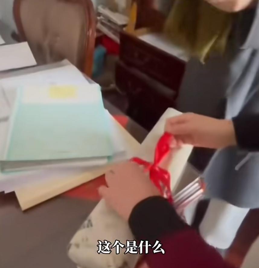 看了庞叔令家里以后，

曾经的收藏世家，

如今却赶不上南博院长的一个房间了。