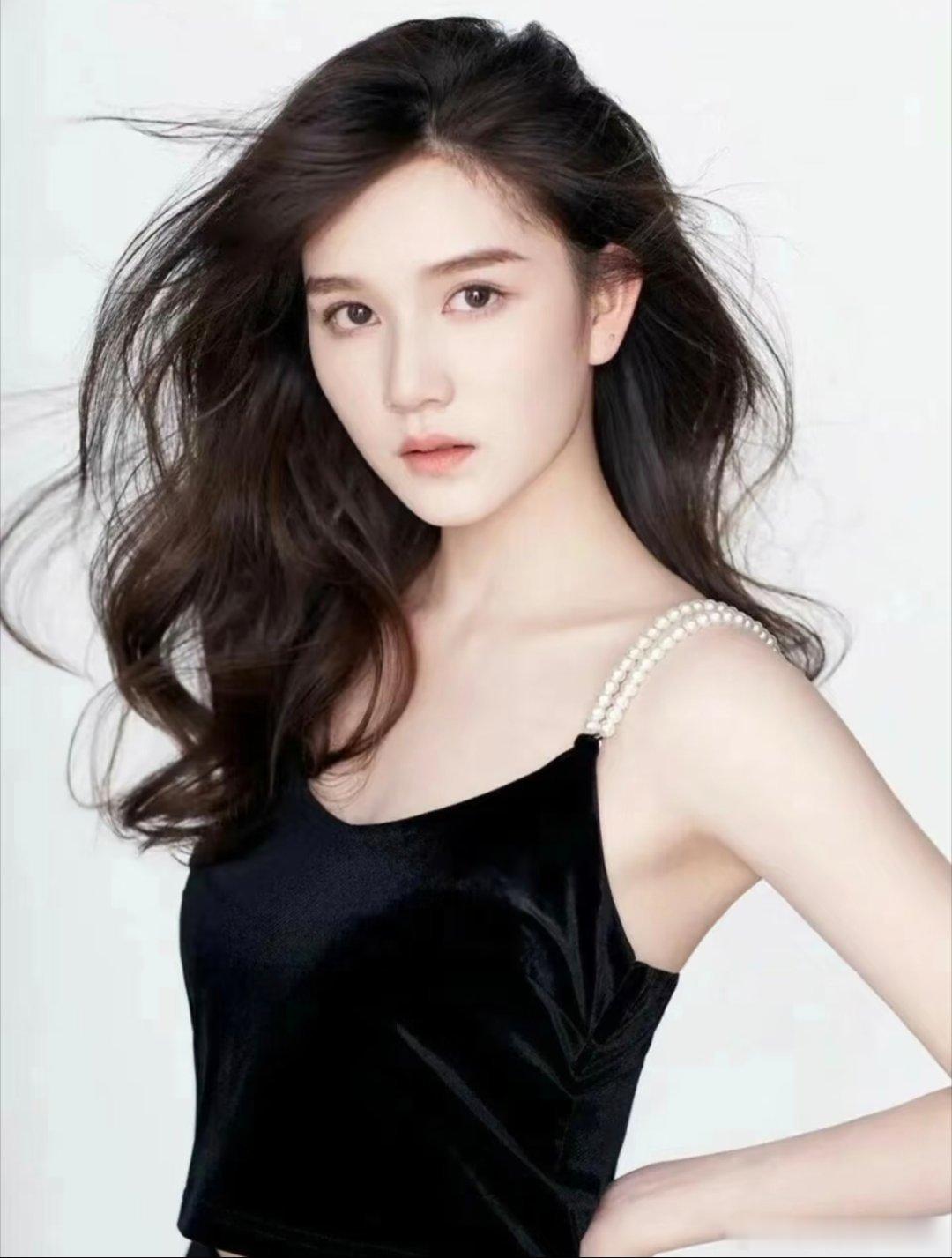 陈思诚带女友阮巨土耳其游玩陈思诚带小21岁的女友阮巨土耳其游玩，网友的评论亮了：