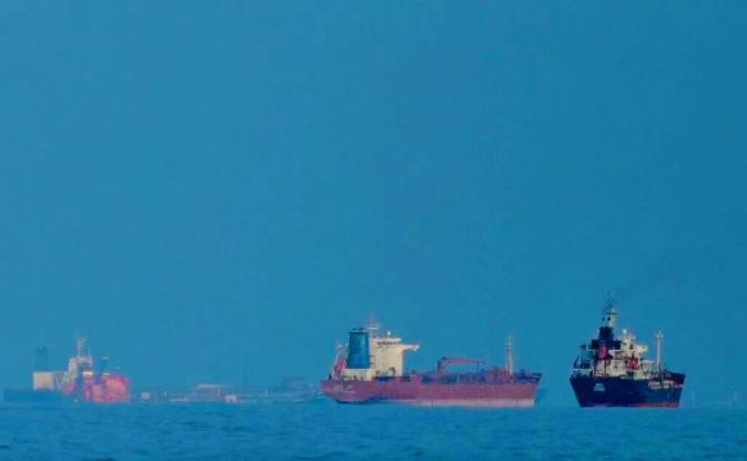 周末事件升级了！这回彻底不信美国了！伊朗：敢靠近就打！

伊朗这回是真的下死手了