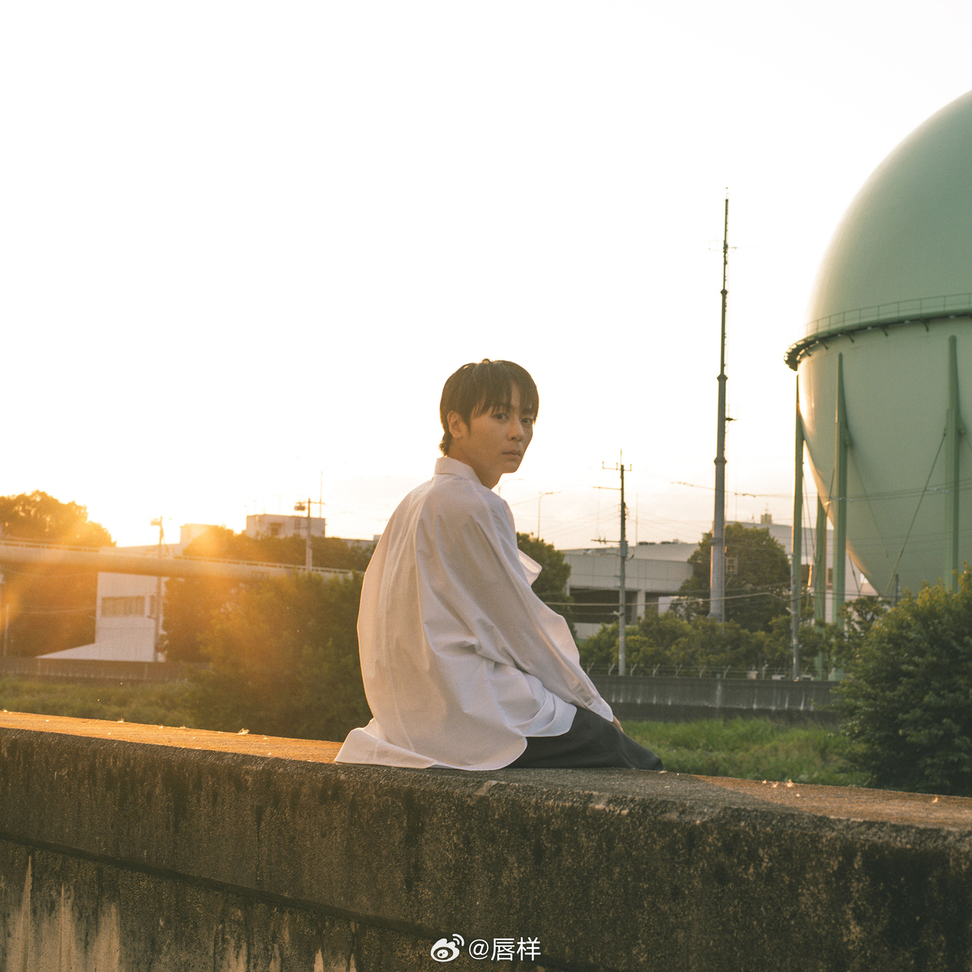 演员犬饲贵丈（31岁）于4月1日更新官方网站，宣布已于3月末退出所属事务所Bur