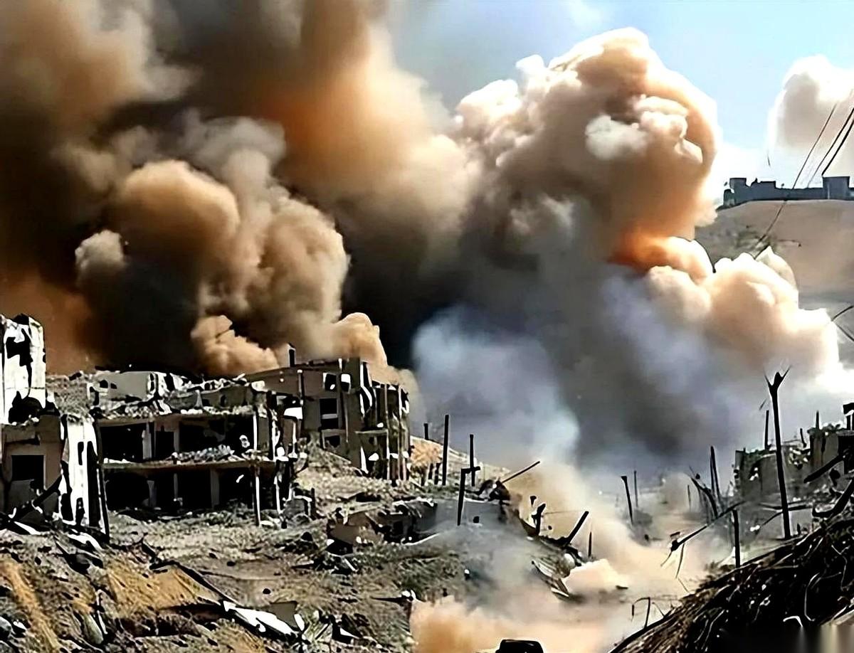 四年，整整四年，所有人都盯着俄乌战场，以为那就是现代战争的样子——拿人命和时间，