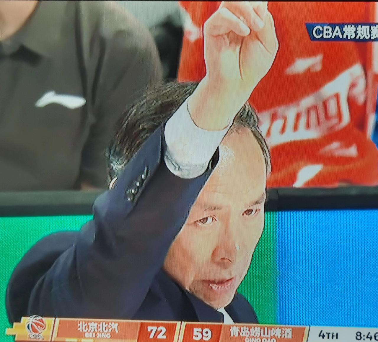 三强鼎立，引进NBA中锋的广厦队晋升为夺冠最大热门儿。
季后赛在即，北京队补充了