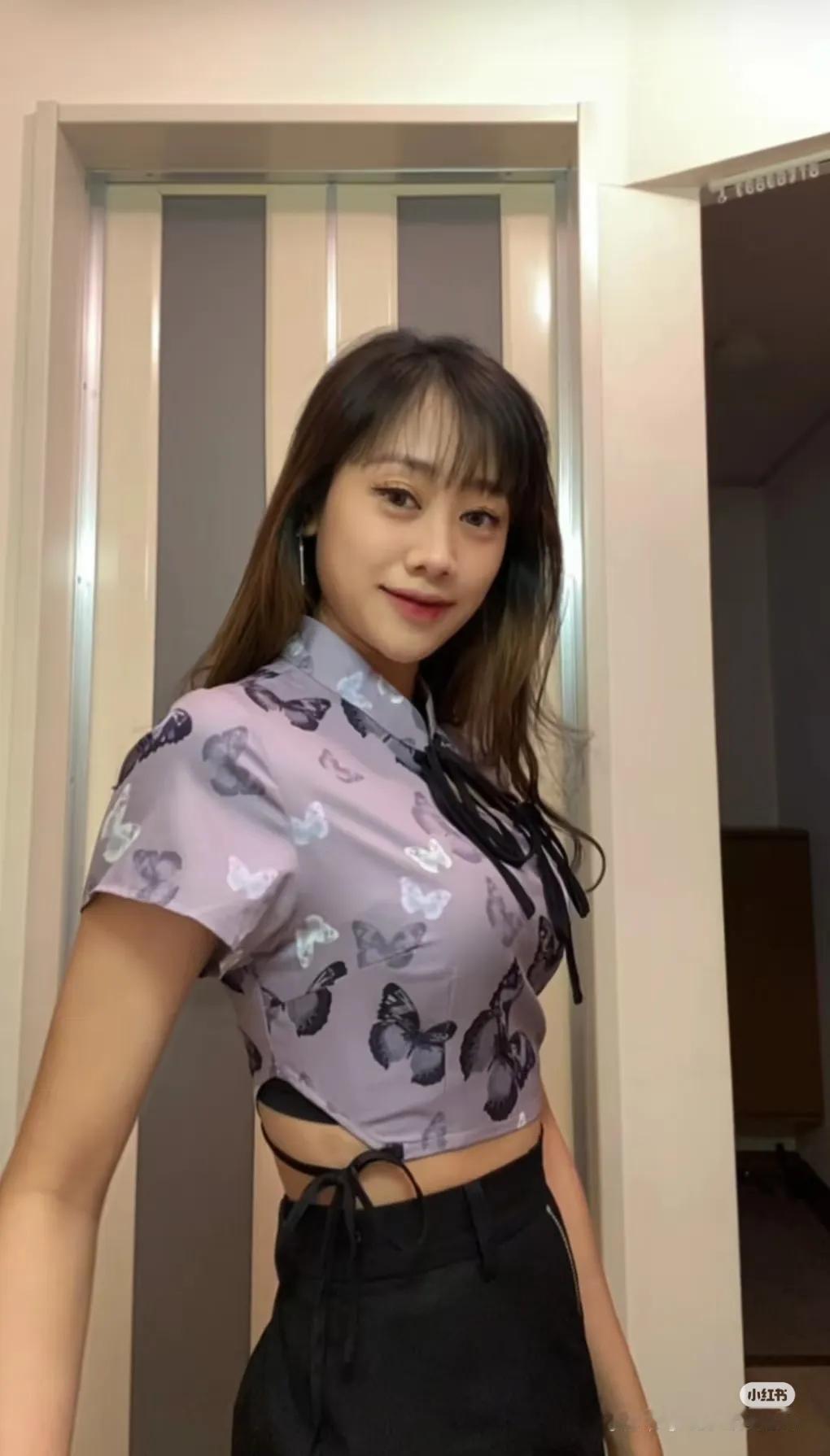 话说日本近几年就推出了许多颜值和气质都相当不错的新晋博主，而siska就是其中之