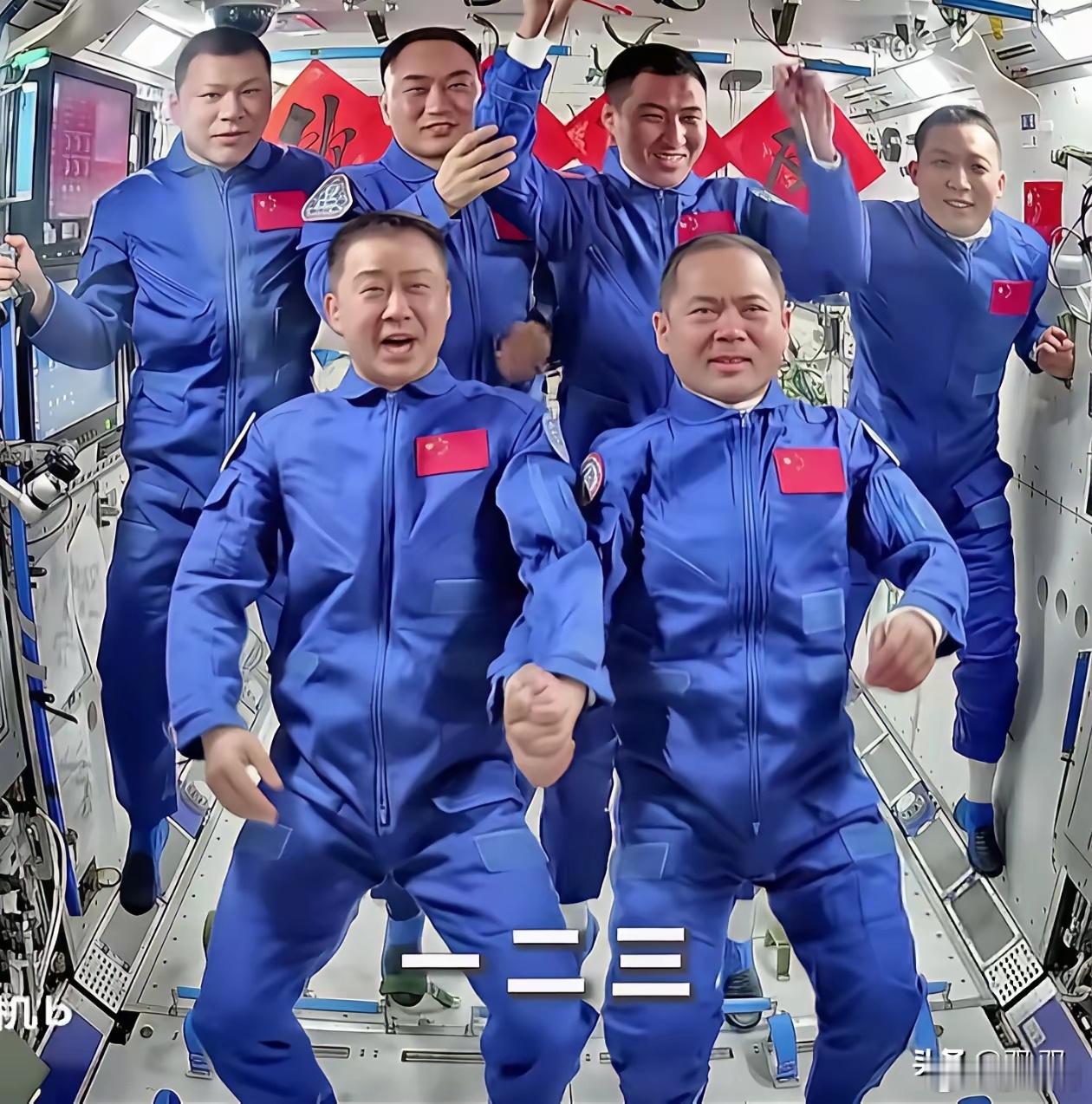 神州20乘组搭乘神州21返回舱返回，紧接着发射神22再把神21乘组的返回舱发上去