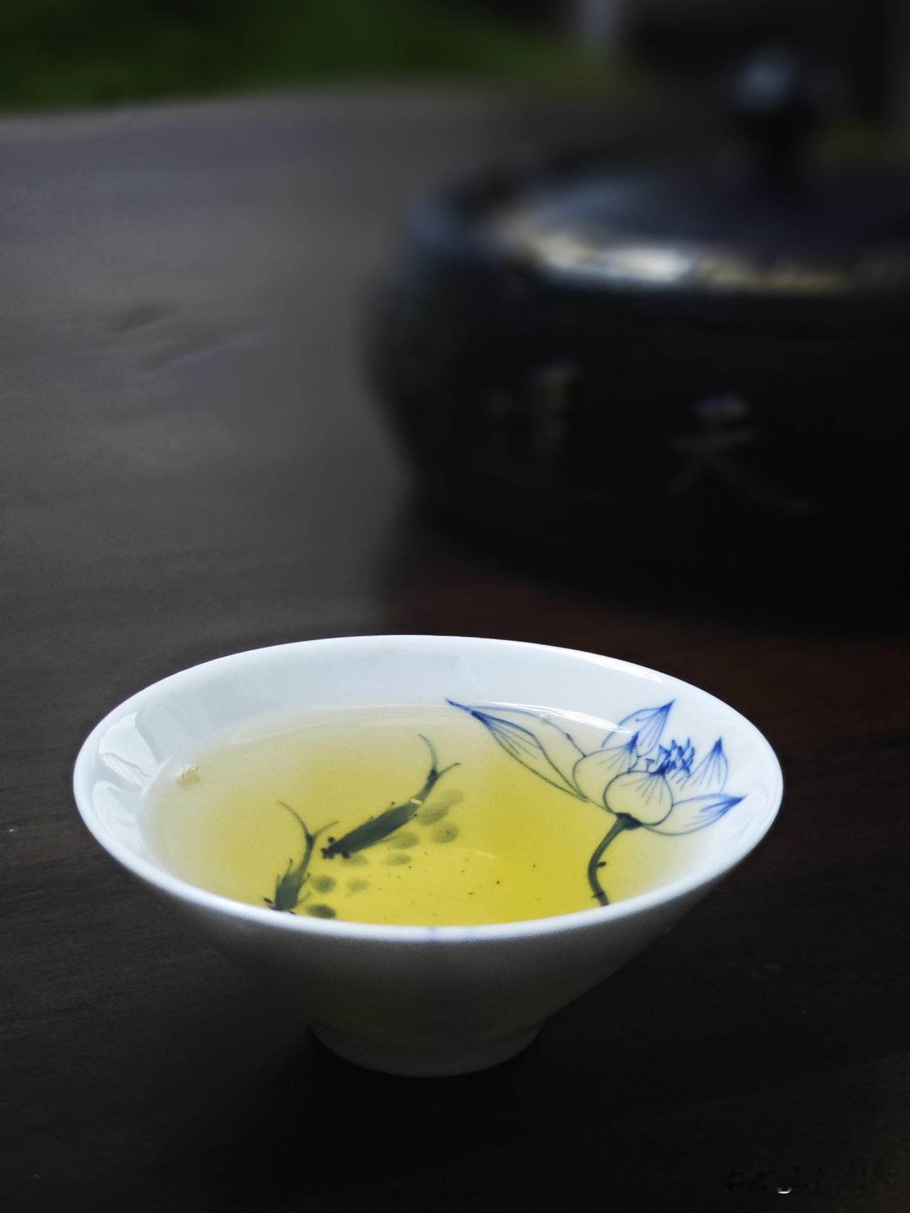 今天有人问了一个让人蛋疼的问题，说：“生普祛热，熟普养胃，可我身体寒凉，却不喜熟