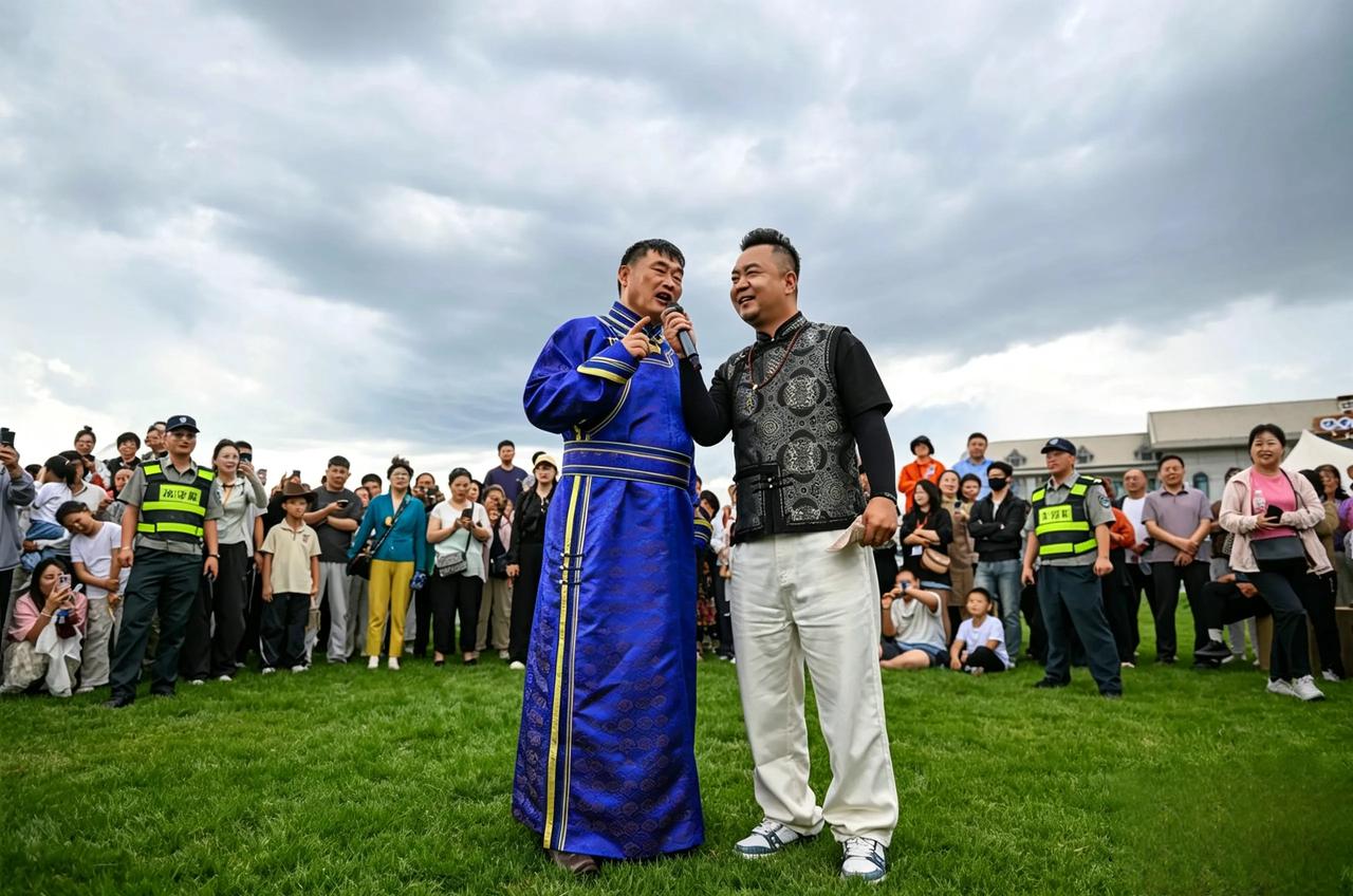 朱之文自曝还有40场演出要跑，他凭什么热度常年不衰？
 多少草根歌手走红几年就无