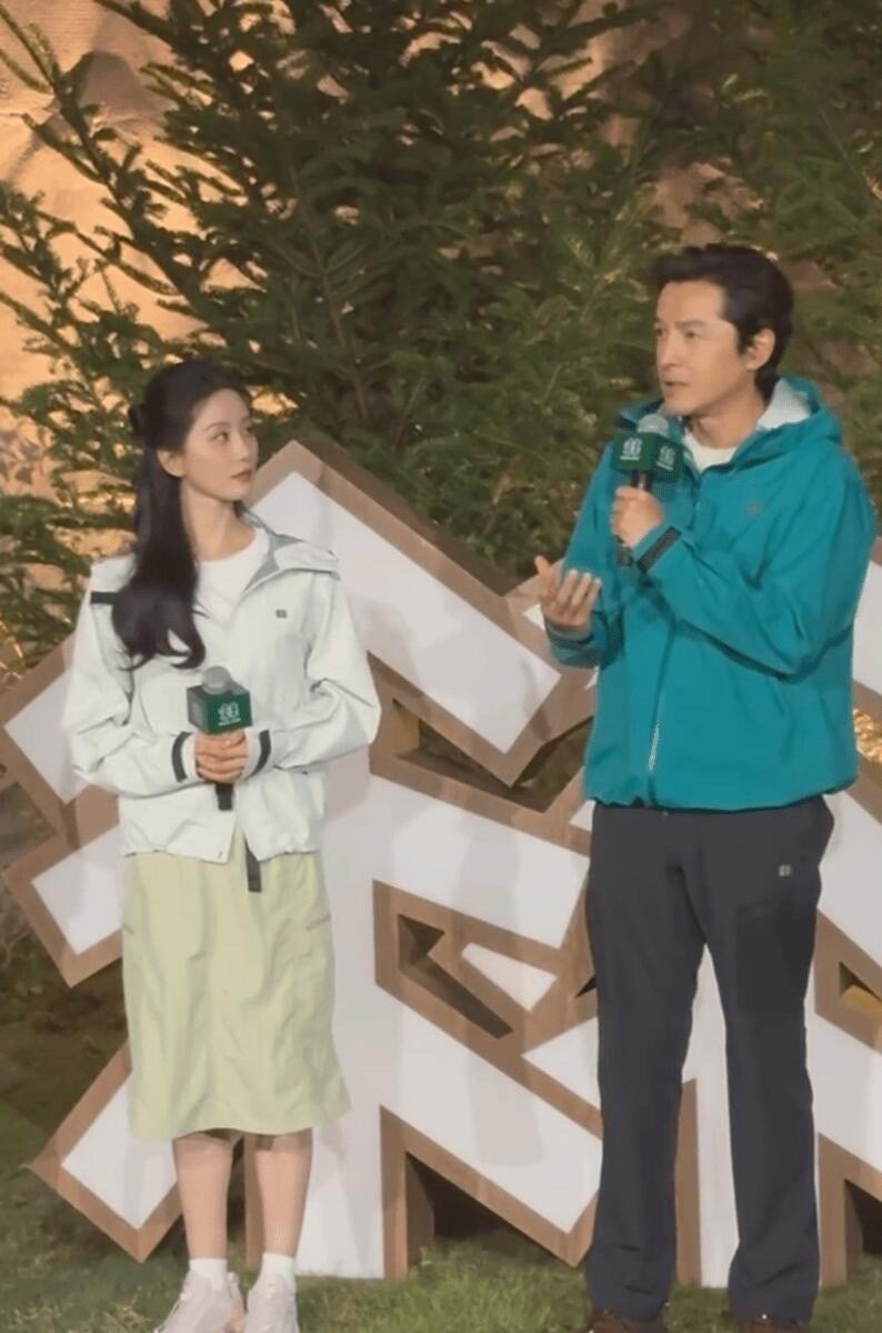 胡歌与刘诗诗活动同框似兄妹重逢 ​​​