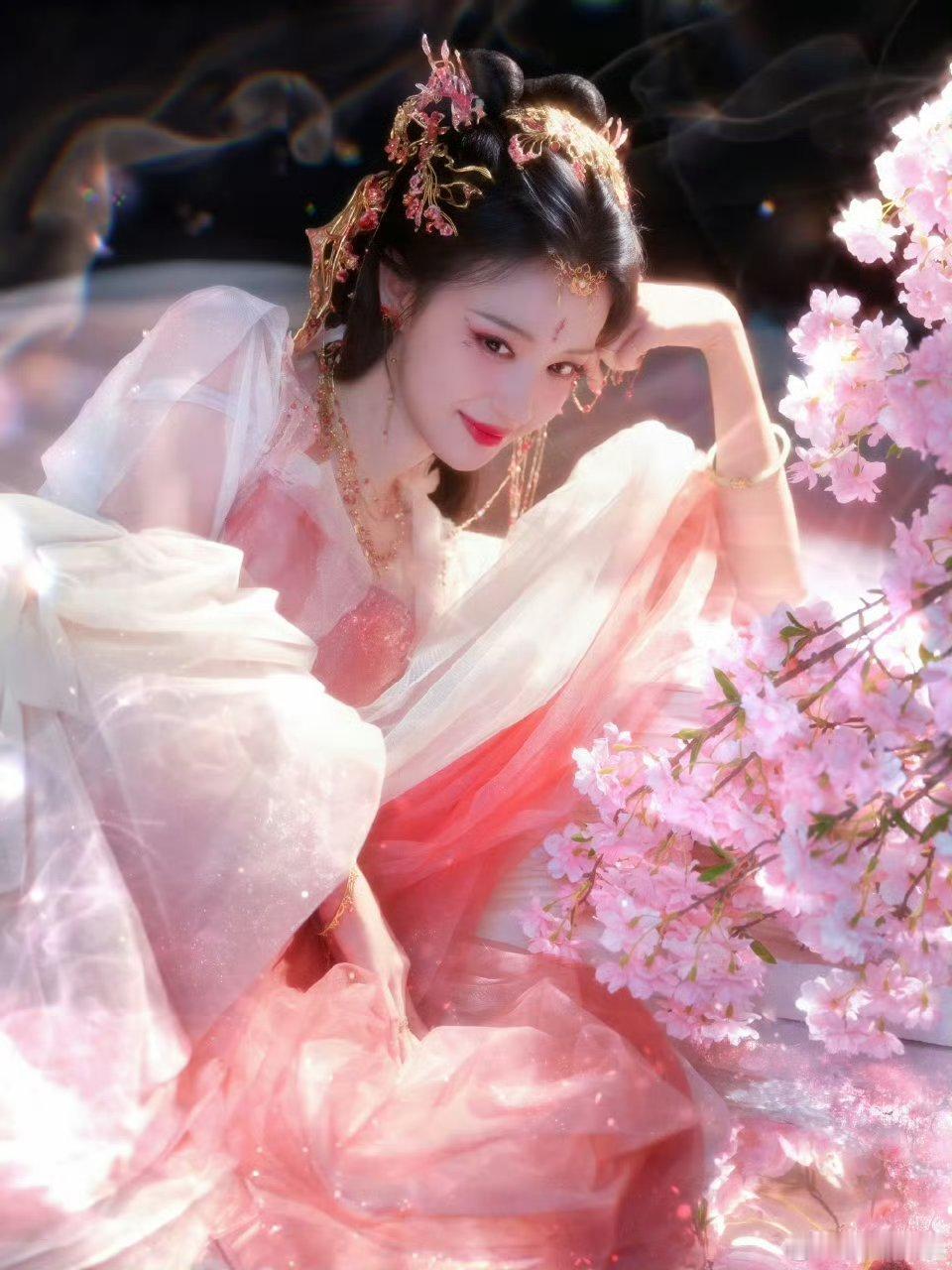 王楚然送黄金手链王楚然追剧团送黄金手链 王楚然好大气！成何体统线下追剧团直接送了