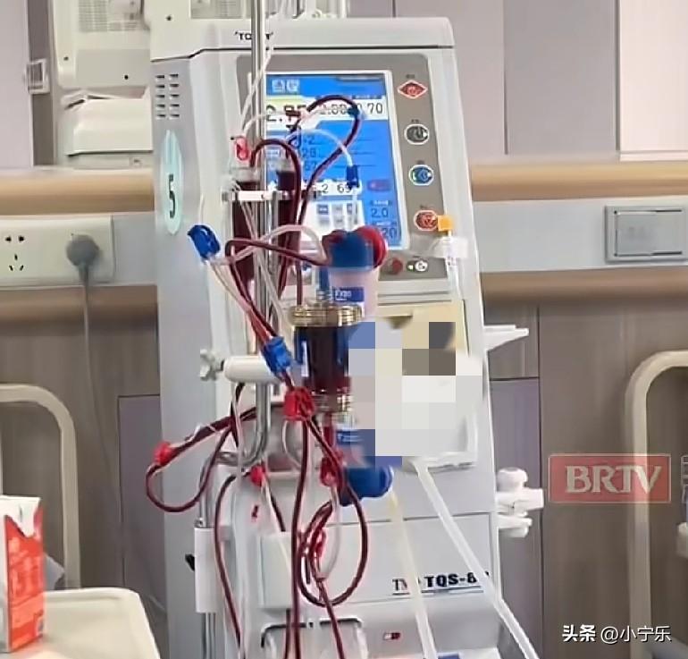 丈夫患尿毒症，仍坚持跑网约车养家，妻子心疼丈夫，一句话让丈夫泪如雨下，妻子说：“