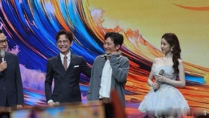 李维嘉回归湖南卫视李维嘉哭了看到李维嘉再次回到湖南卫视真的好戳心，好久不见，甚是