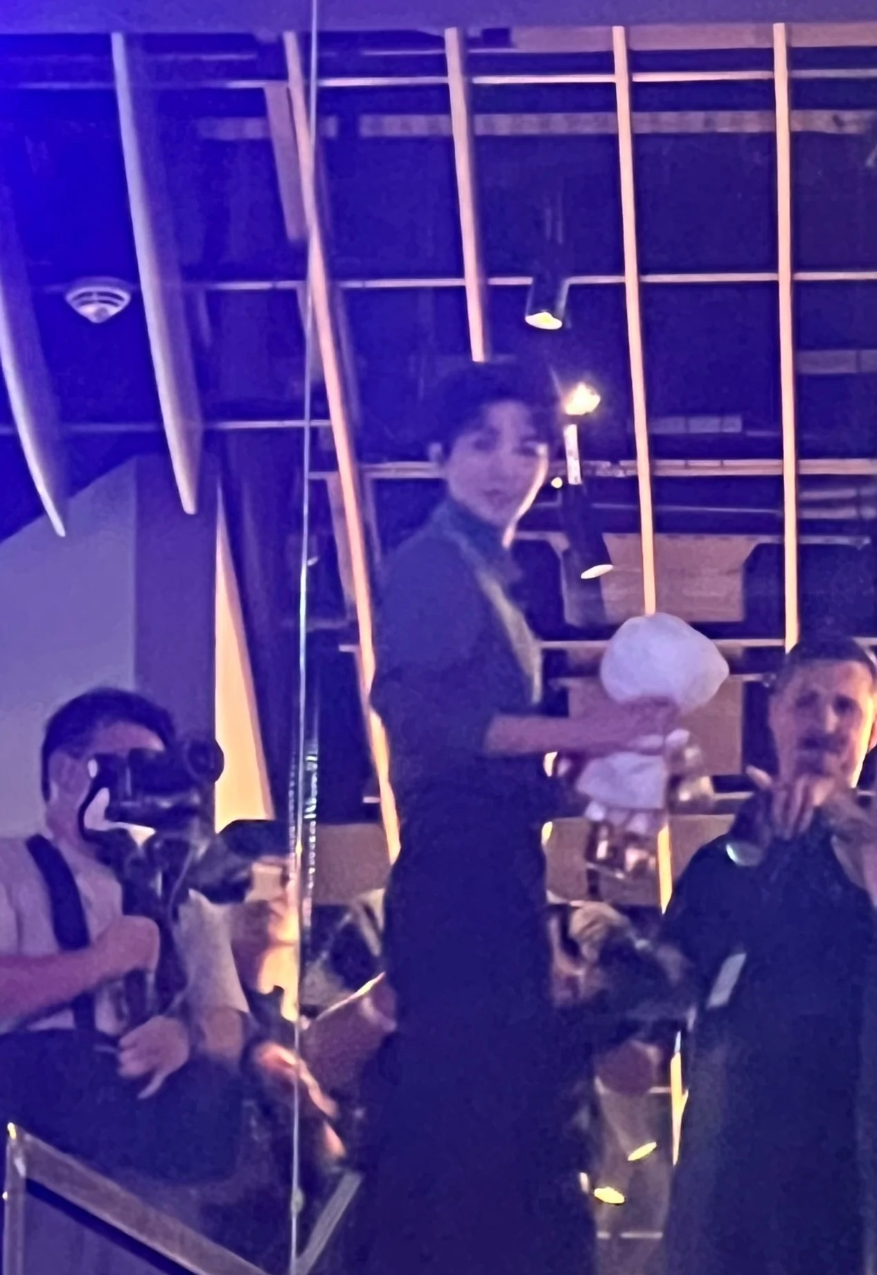 王俊凯现身电竞世界杯比赛现场王俊凯电竞世界杯观赛生图 好优越的小凯…… ​​​