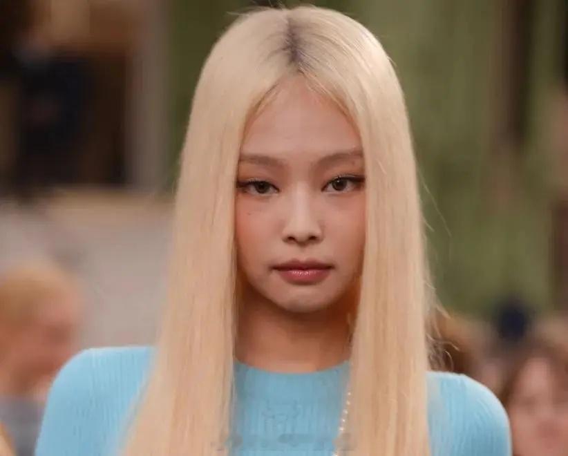 韩星Jennie讨好欧美失败！嘟嘴合照被同框女星嫌弃，场面尴尬好笑 ​​​