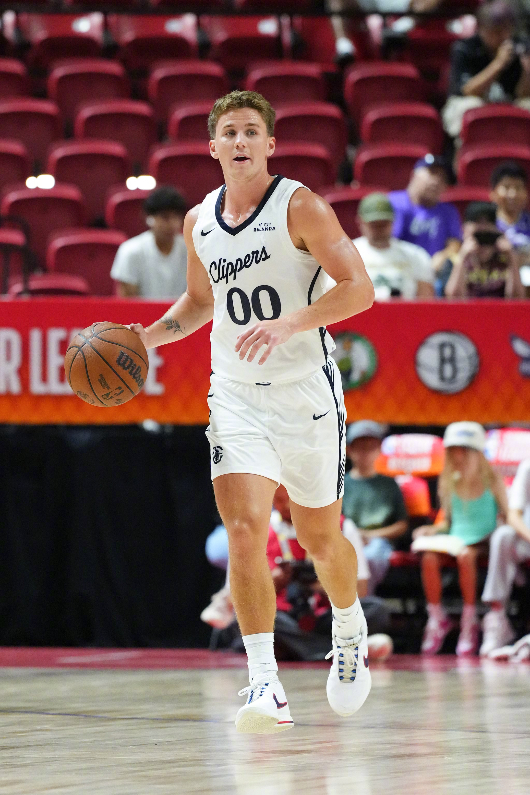 佩杜拉24分5篮板11助攻6抢断快船战胜森林狼NBA夏季联赛