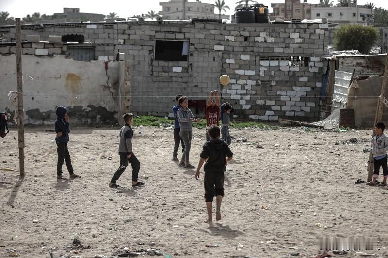 《痛！以军炸毁阿拉法特旧居，民族象征遭毁？》
法新社11月1日报道：😢加沙城再