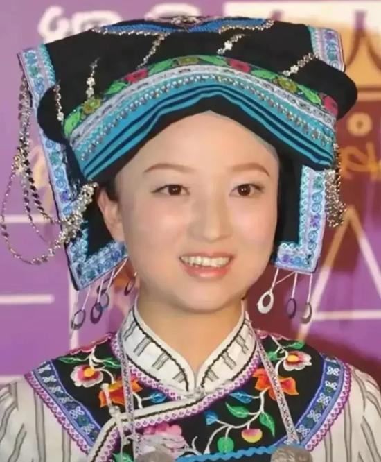 贵州1女子为和丈夫团聚，辞掉市区高薪工作，到偏远山村开诊所，两月后，丈夫调走，不