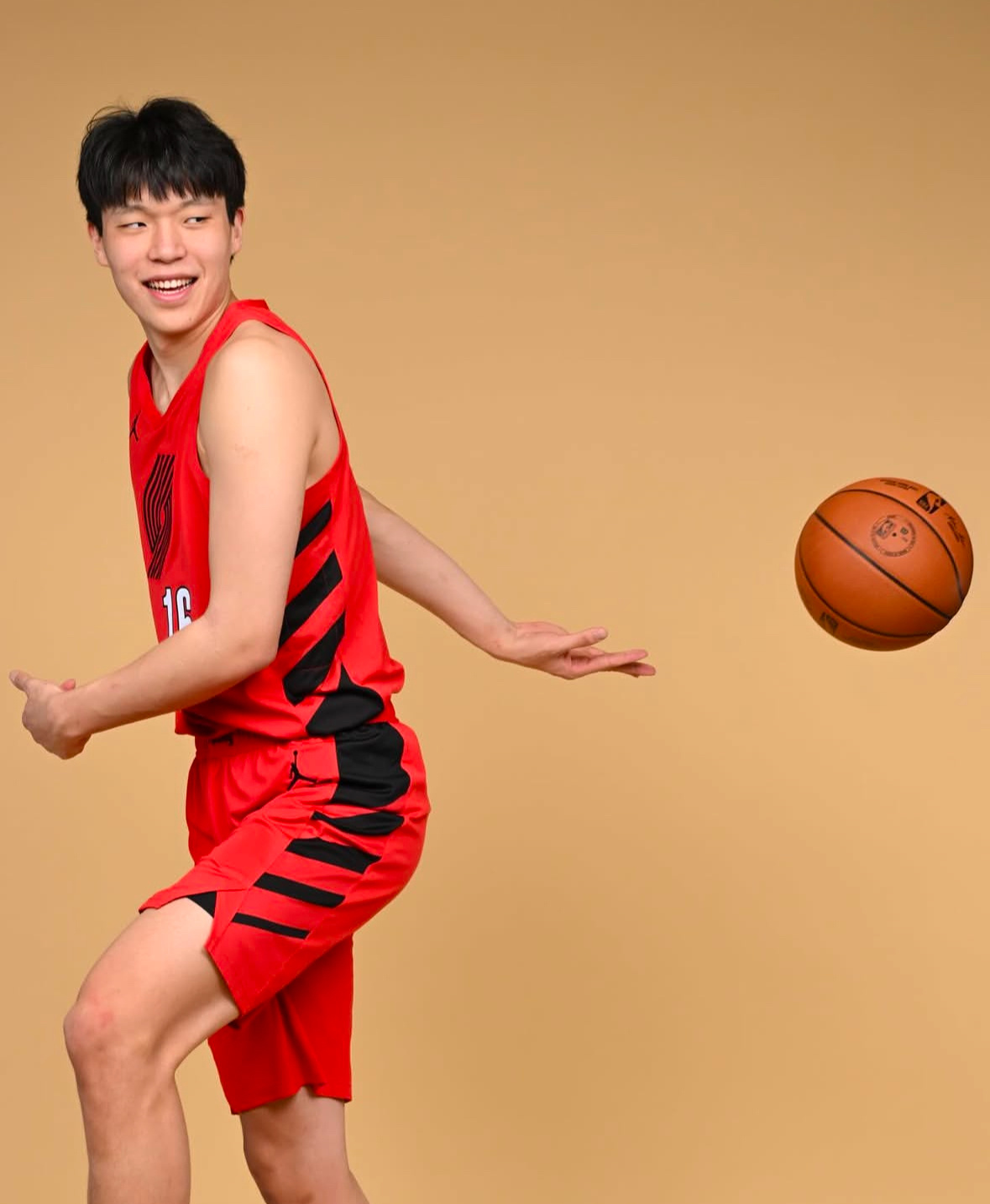 开拓者官方正式上架杨瀚森球衣Swingman版球衣售价为138刀Authenti