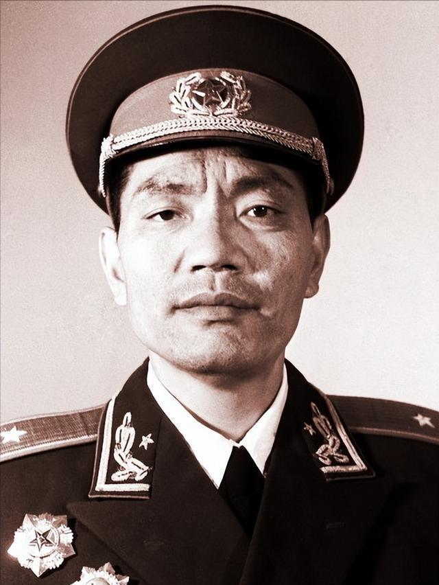 1980年，成都军区司令尤太忠少将正在办公，突然接到一通紧急电话。在电话那头，徐