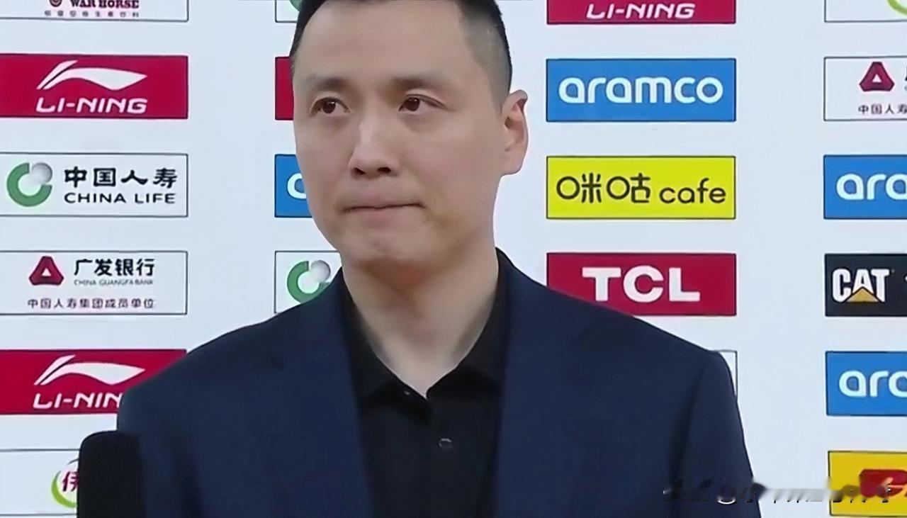 上海男篮主教练卢伟谈球队双加时战胜广州，他表示：这场比赛打得很激烈，我们为观众呈