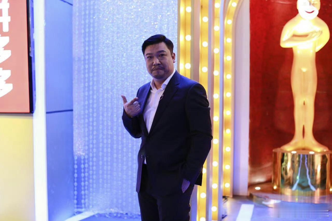 小沈阳贾冰给小沈阳打call小沈阳阿云嘎只差7票微弱票数之差尽显二人舞台实力相当