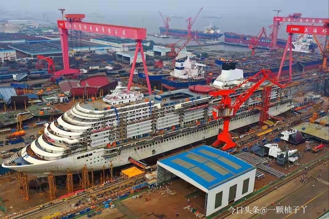 霍尔木兹一紧张，航运圈直接坐不住了，油轮绕路、运价起飞，船东们纷纷下单，全球船厂