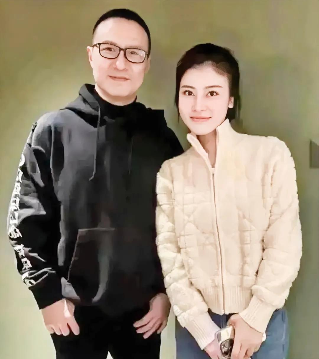 汪峰离婚后，显得精神多了，又可以无忧无虑、明目张胆的去恋爱了。




————