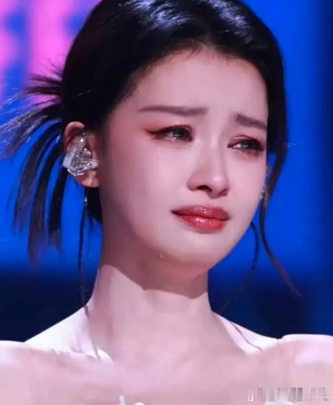 1.邓超真的是个体面人又很重感情，鹿晗、ab出事落难的时候，他都保持联系，为对方