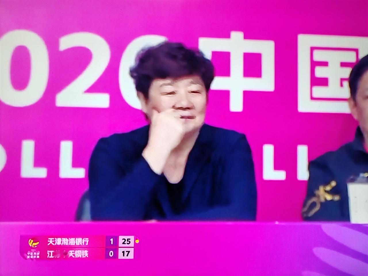 女排排超联赛半决赛，天津女排对阵江苏女排，第一局天津女排25：17拿下，天津女排