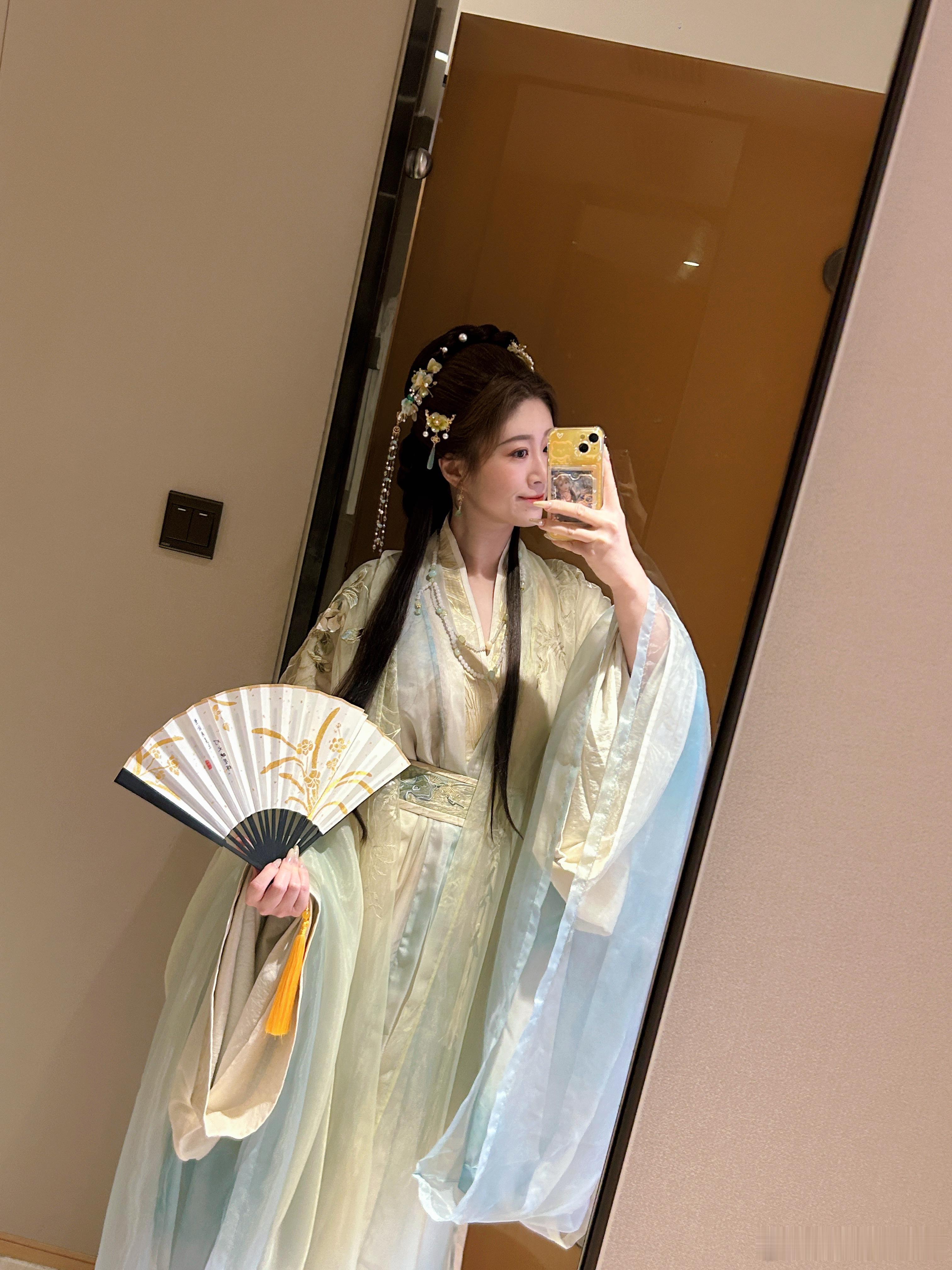 感觉好久没穿汉服去线下了