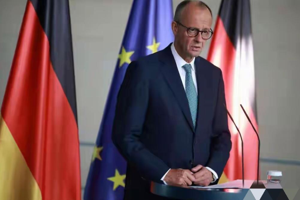 特朗普预告的G2峰会结束了，欧洲领导人集体陷入了沉默。
 
这场100分钟的会晤