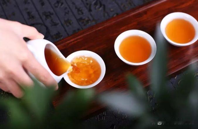 下联：新茶几盏论今昔。

（图片来自网络）
