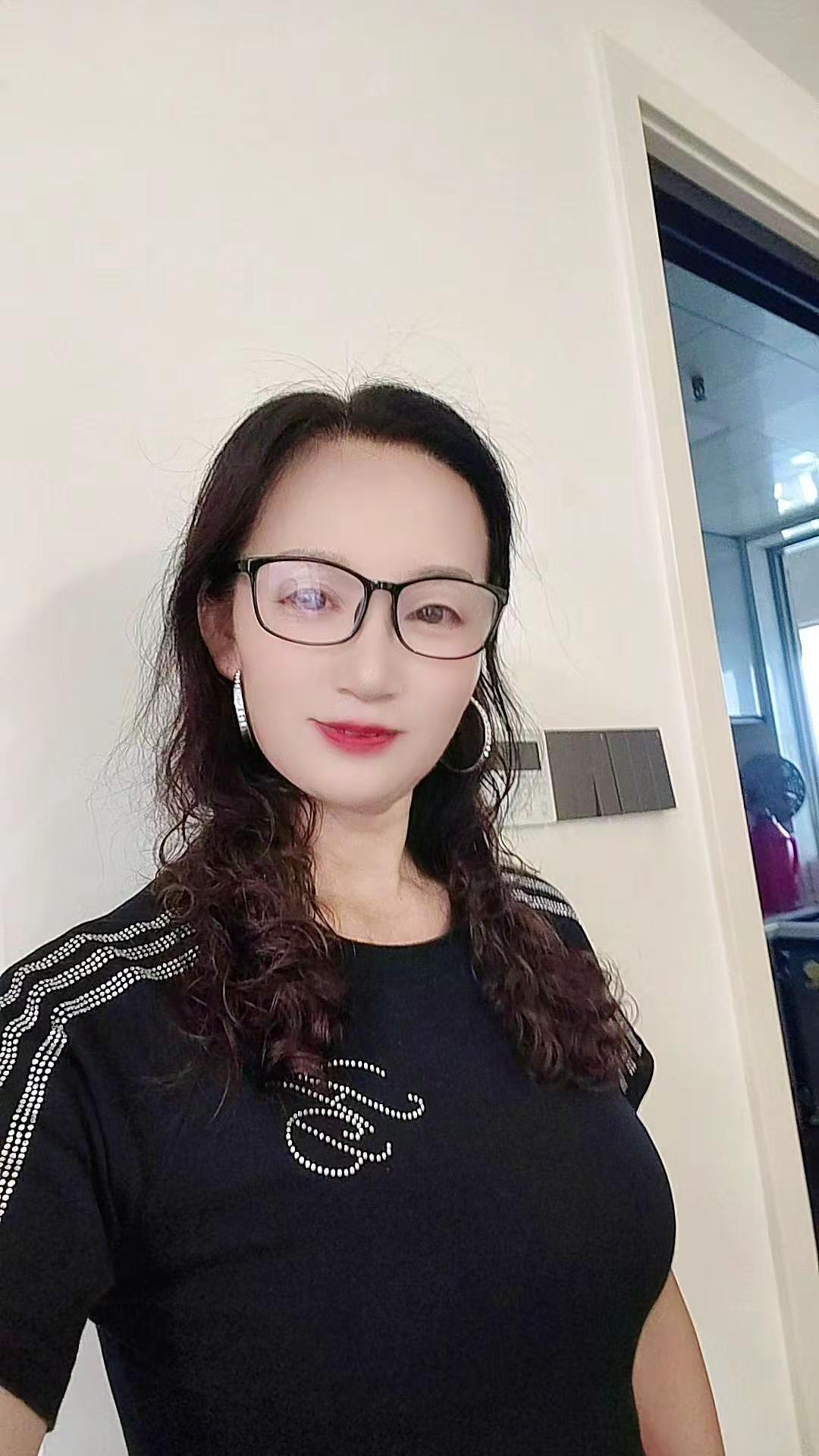 活了大半辈子，终于找到适合自己的歌了，68年的姐妹们打个招呼吧😀😆