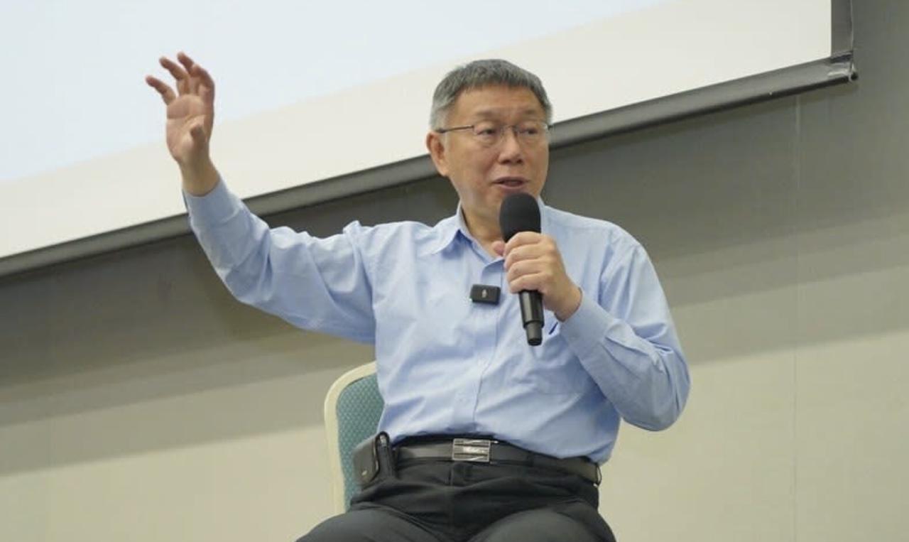 柯文哲在7月10日专访中批评赖清德“为人偏执”，称其一上任就采取“抗争态度”，并