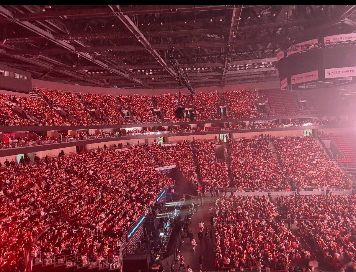 虞书欣生日会红海！舒心演出顺利