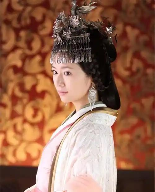 你以为古代普通人的命运是安贫乐道？说白了，大多数普通人一生的底色就是给权贵当仆人