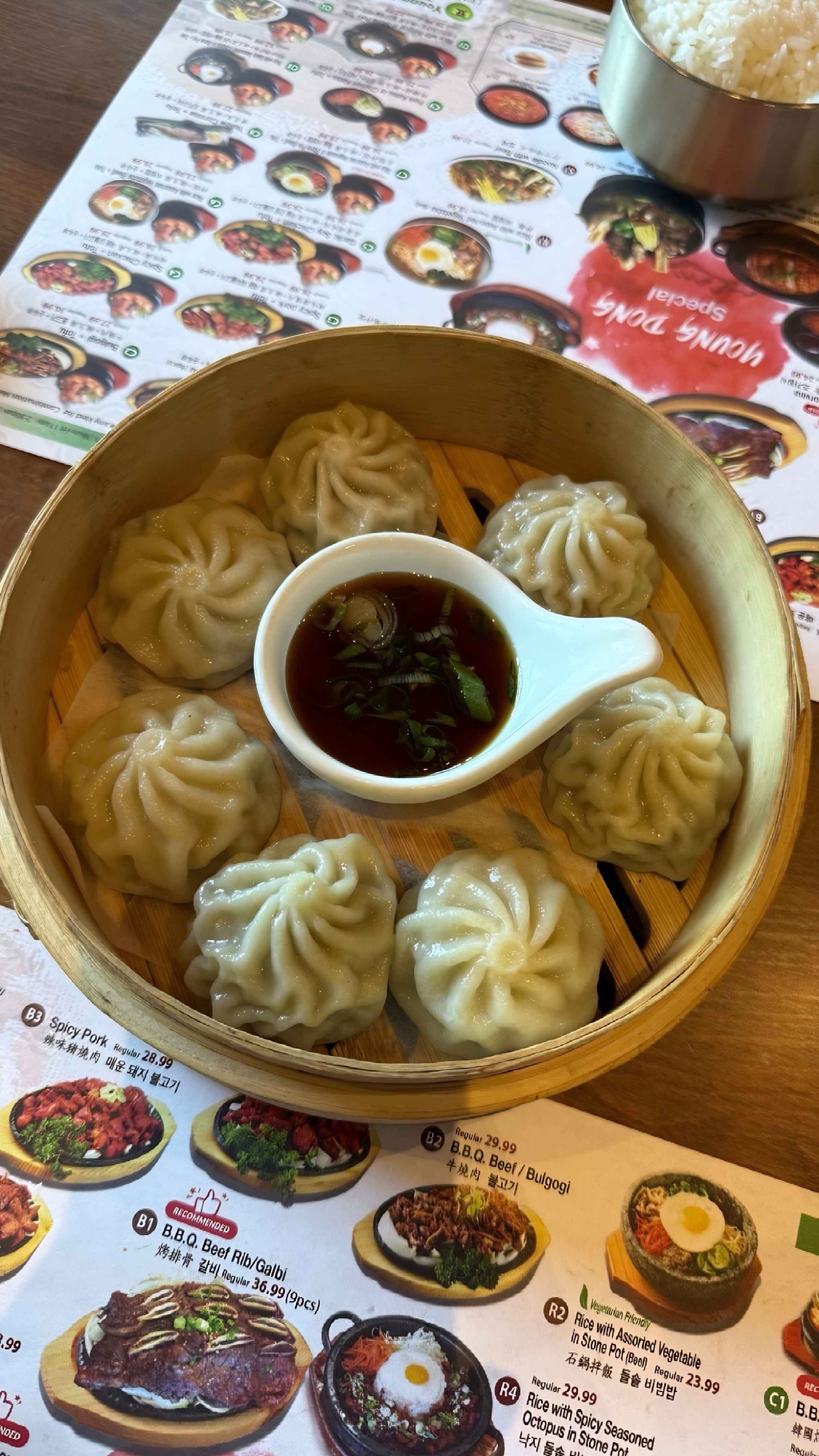 逛累了，随便找一家餐厅吃午饭，还好是好吃的 美国
