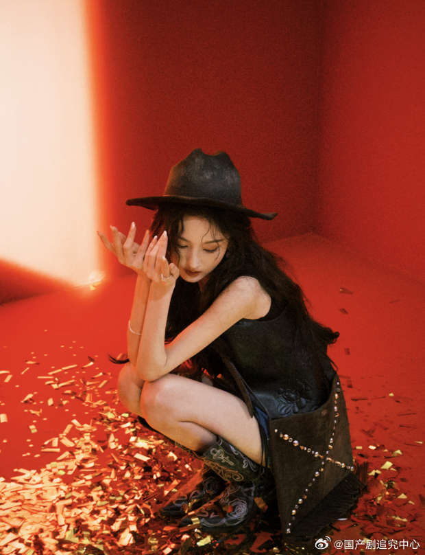 1.宋祖儿和丁禹兮主演的《司宫令》准备开机了，只是男女主的番位还没有谈拢，剧组还