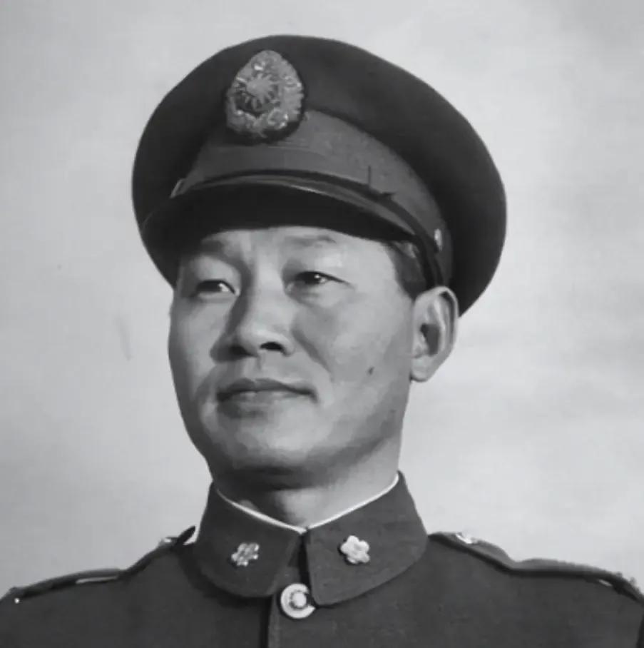 1951年，孙立人脱了衣服上床睡觉，习惯性地搂住老婆，却发现手感不对劲，他一怔，