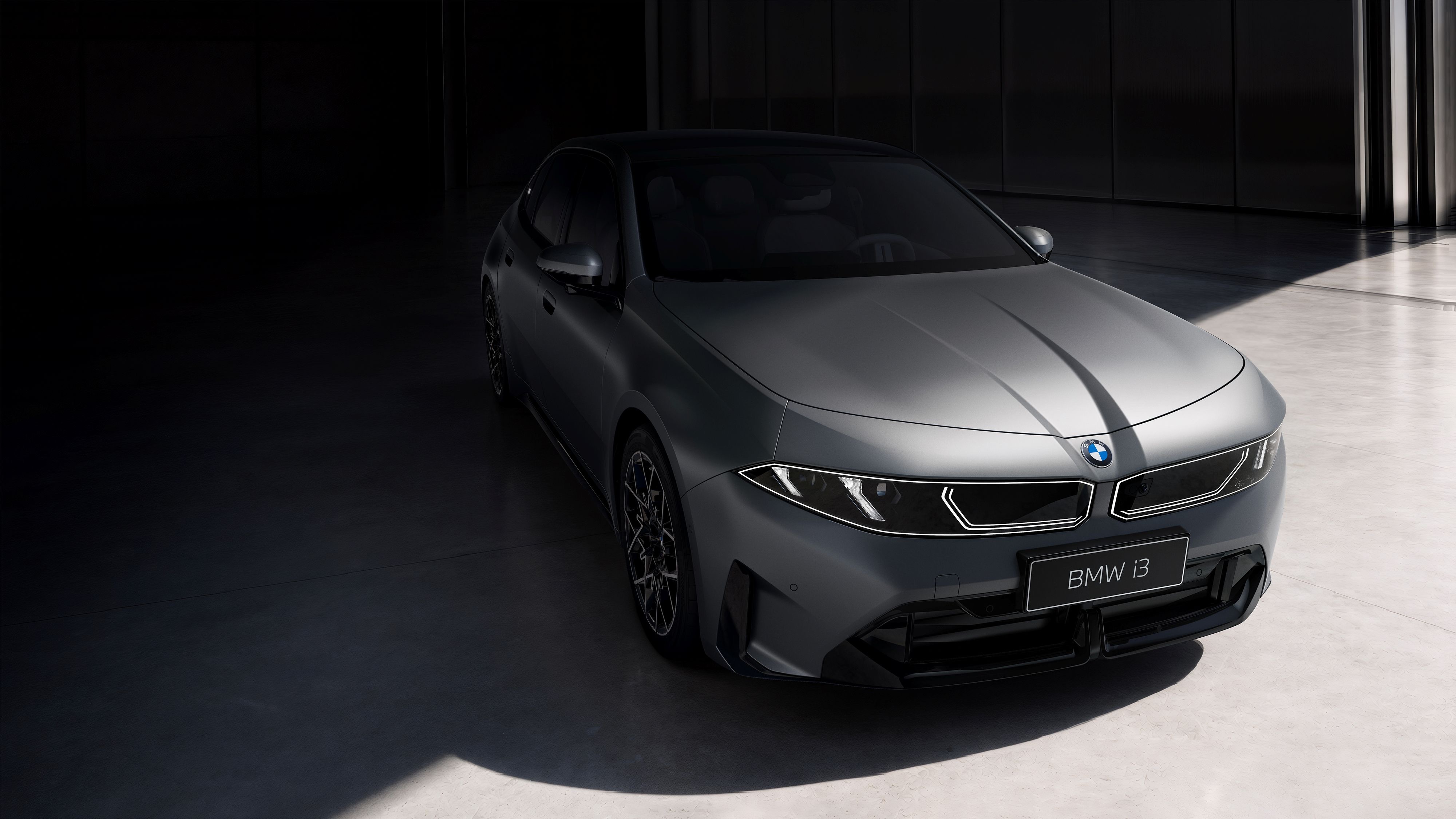 这次成都车展，宝马总算是把新世代 BMW i3 长轴距版车型，完完整整地摆在我们