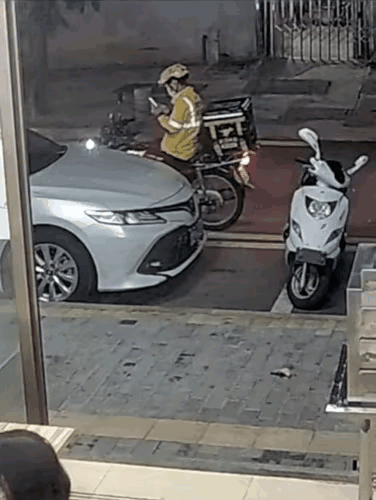 这个驾驶车辆的太无人性了