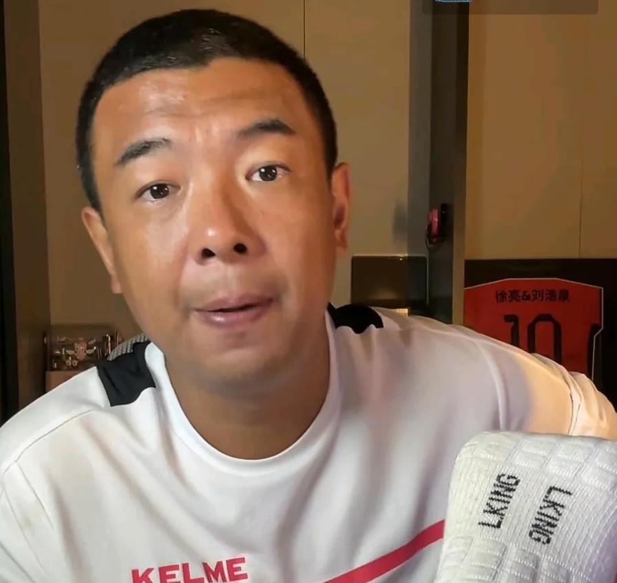 徐亮这次是真敢说，也是真说漏嘴了。国足输完塔吉克斯坦，他直接爆出猛料：中国足协有