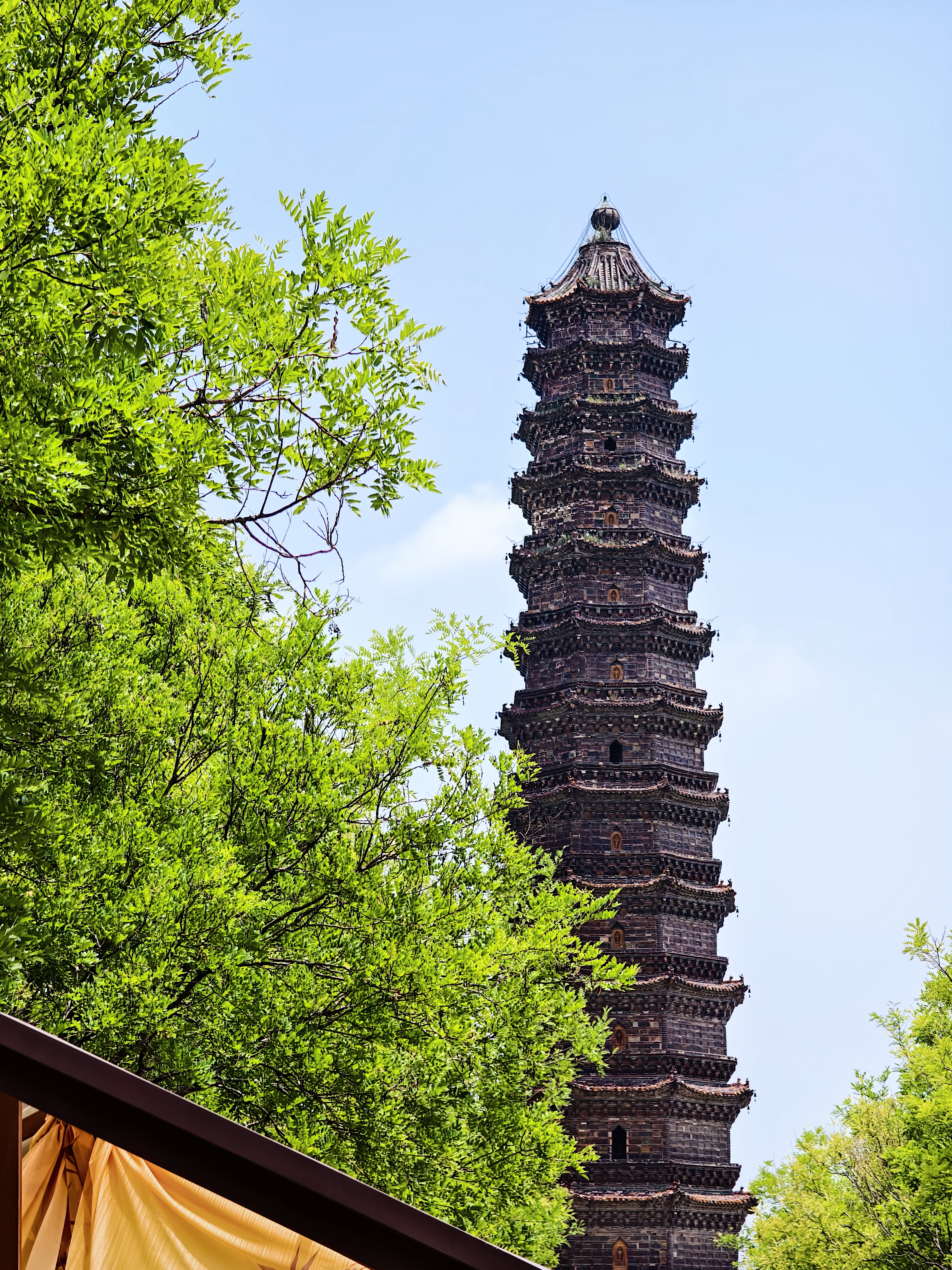 北宋皇祐元年建塔，距今977年果然还是得在跟前儿看才震撼 开封·铁塔公园