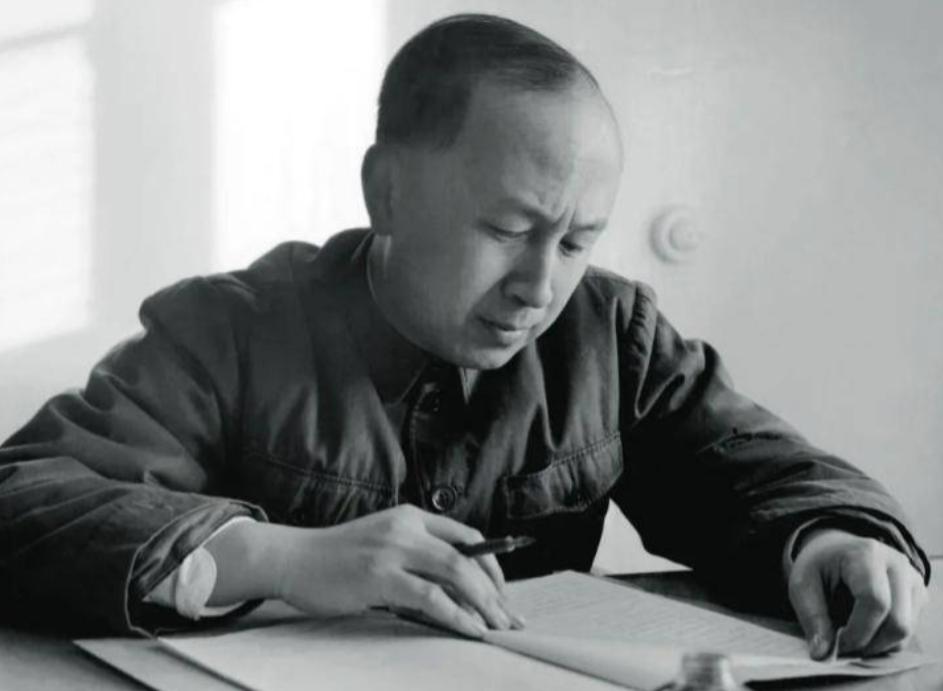 1960年，钱学森决定将自己位于杭州的清代祖传大宅无偿捐赠给国家。然而，房管局没