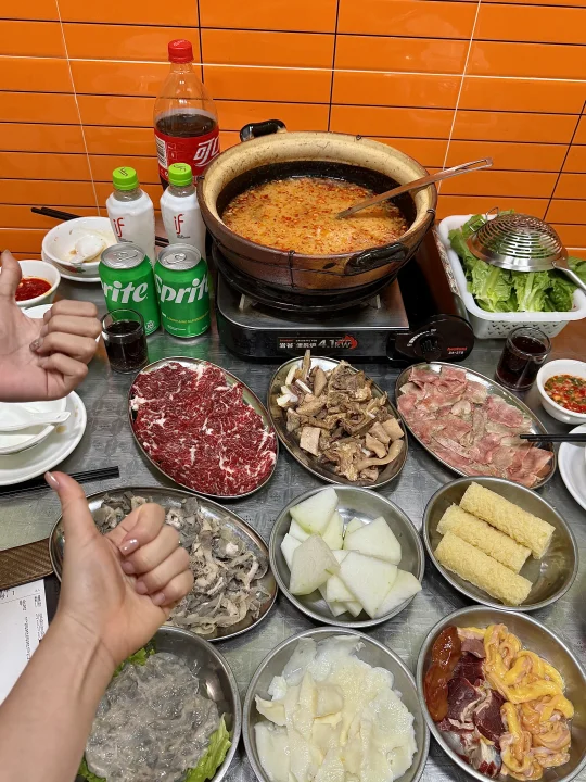 在佛山吃到了正宗海南糟粕醋火锅！！巨好吃！！