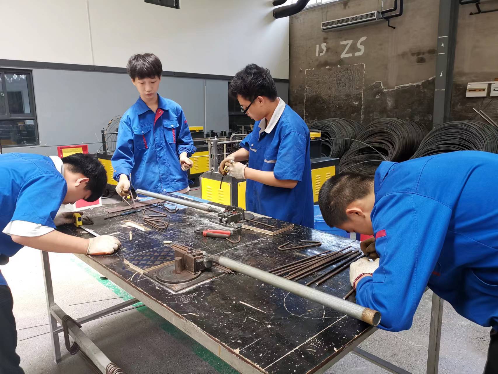 【人社部明确2026年技工院校招生125万人，新能源汽车等领域将成培养重点】据财