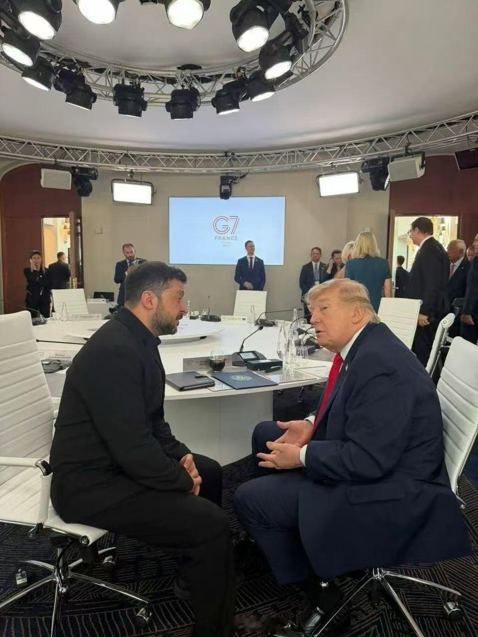 🔥🌍🇺🇦🇺🇸乌克兰总统泽连斯基发布了一张与美国总统特朗普及国务卿鲁比
