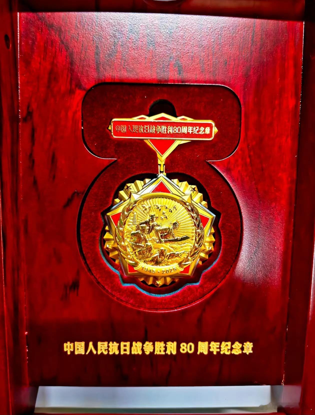日本战败投降80周年80年前的今天，日本宣布无条件投降，日本天皇通过广播发布《终